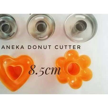 a couple of glasses that are on a table