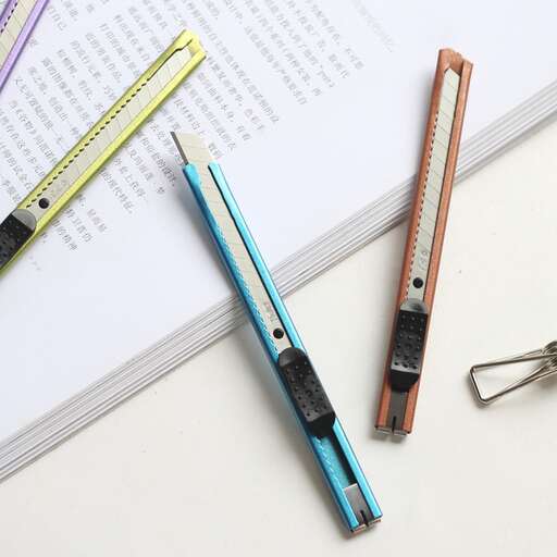a pen and pen on a desk next to a pen.