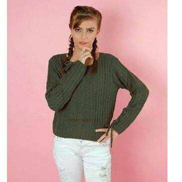 i love the green sweater in this picture.