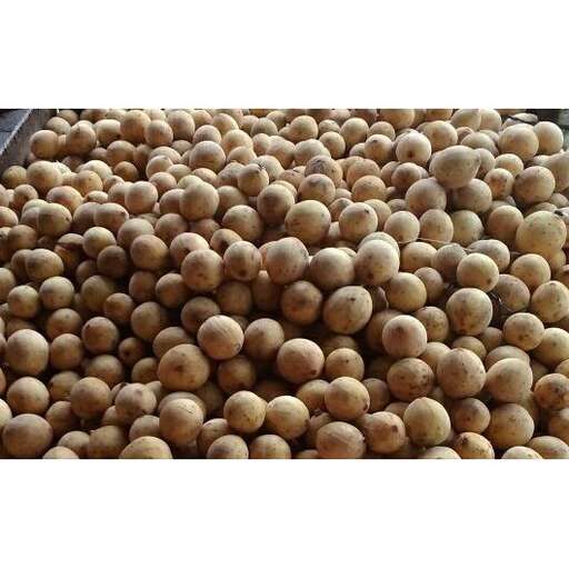 a large pile of potatoes