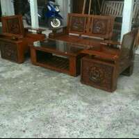 coffee table and chairs in the living room