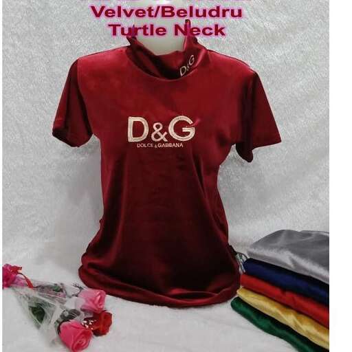 t - shirt with a bunch of flowers