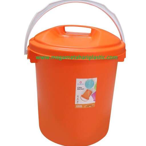 a plastic bucket with a handle