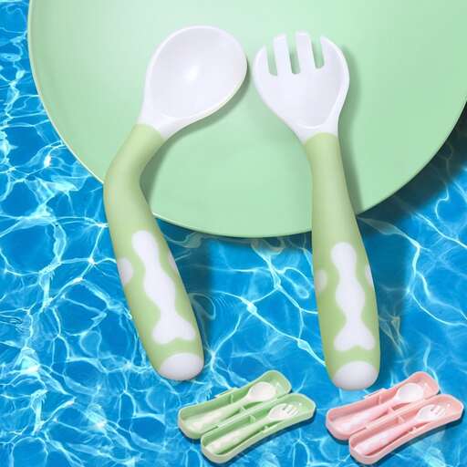 a green plastic spoon and spoons in a blue water.