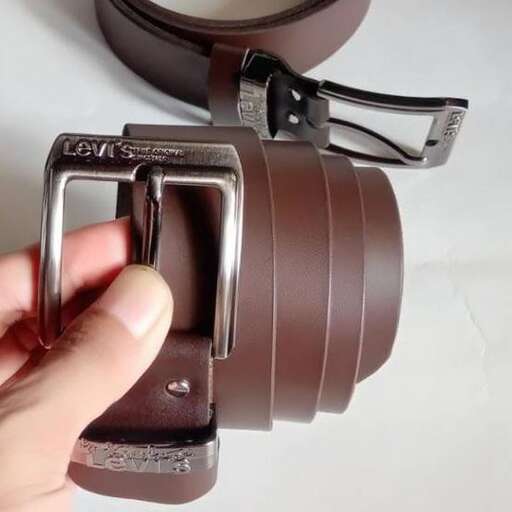 the bottom of the camera is the same size as the lens.