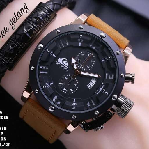 the watch is a watch that can be worn on a wrist.