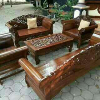 a bench made from a bench.