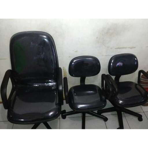 a pair of black leather chairs with a pair of black leather seats.