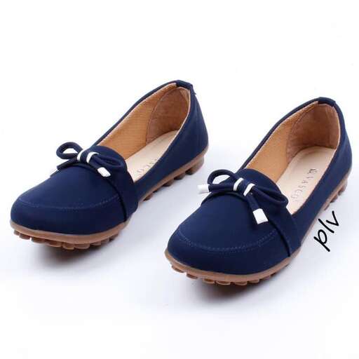 i'm not sure what these shoes are but they are cute.