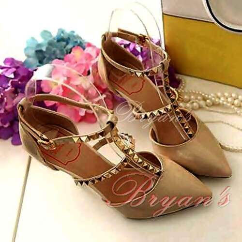 gold shoes for a bride