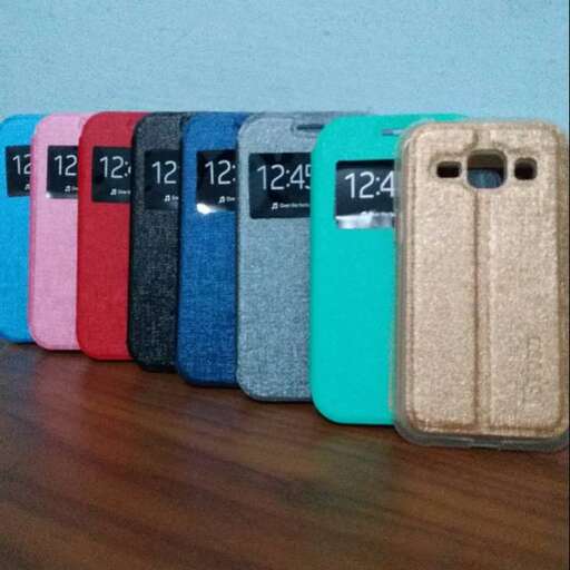 a row of cell phones with a number of cases.