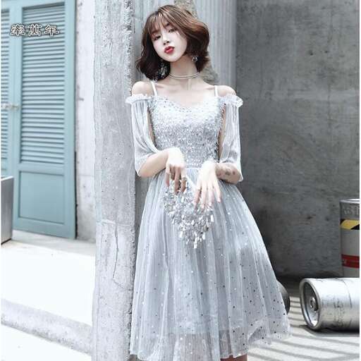 i love the lace on this dress