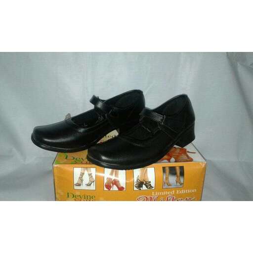 a pair of black leather shoes in a box