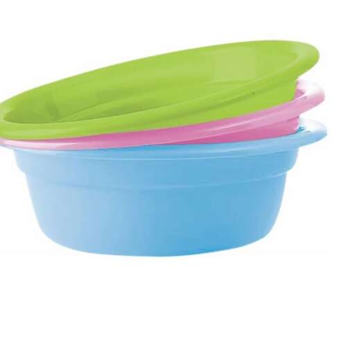 a plastic container with lid and lid.