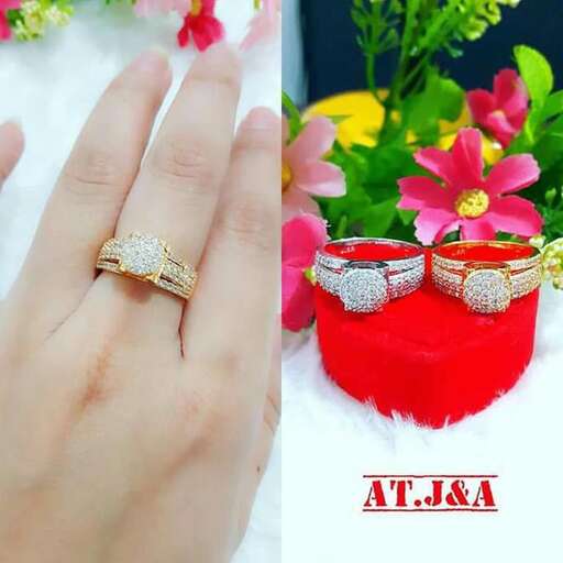 a ring with a flower
