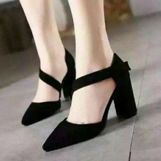 i'm not sure what these shoes are but they are really cute.