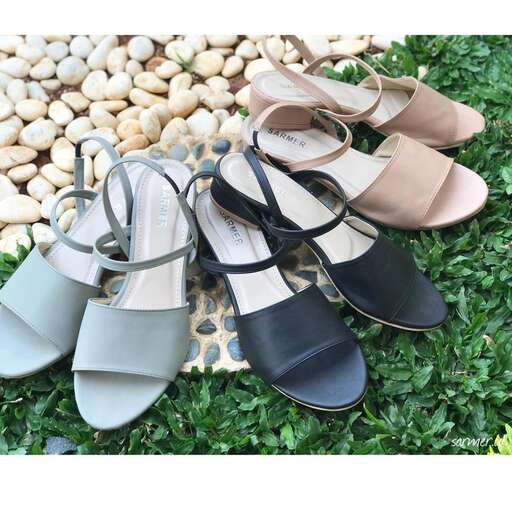 i'm not sure what these shoes are but they are cute.