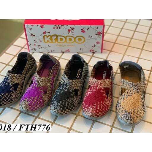 i'm not sure what these shoes are but they are cute.