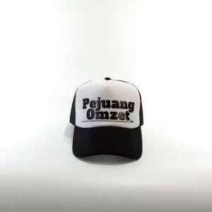 a hat with the name of the team.
