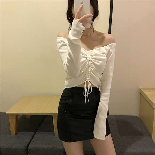 i love the long sleeved top with the sleeves.