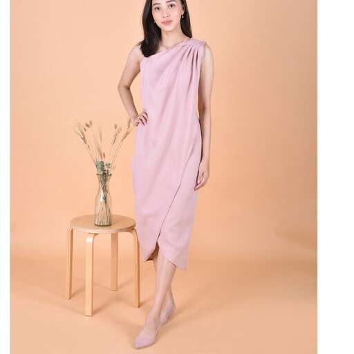 a long sleeved dress with a long neckline and a long skirt.