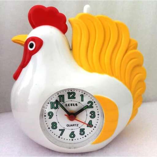 a chicken clock with a face on it