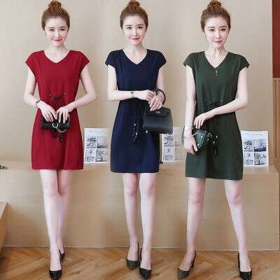 i love the dress and the shoes in the middle.