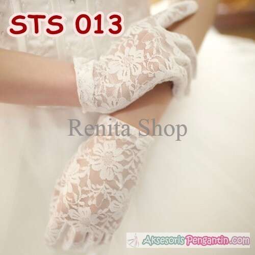 the bridesmaid's dress is made from lace and lace.