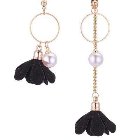 earrings with a pearl and pearls in gold