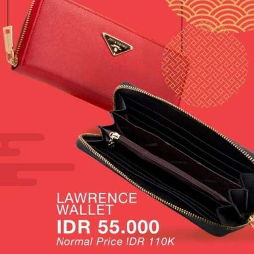 a wallet that is made of leather