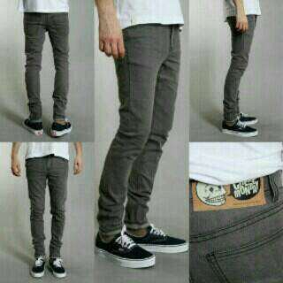 i love the look of these jeans.