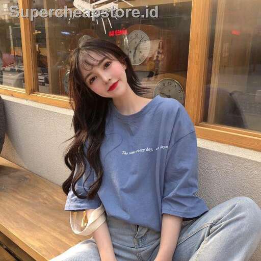 person is a model and actress and model.