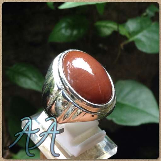 a ring with a round top and a round top.