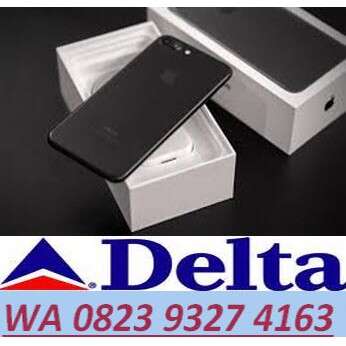 a picture of a box with a cell phone in it.