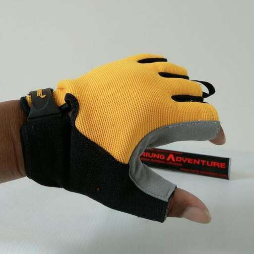 the inside of the glove is a bit too small for me.