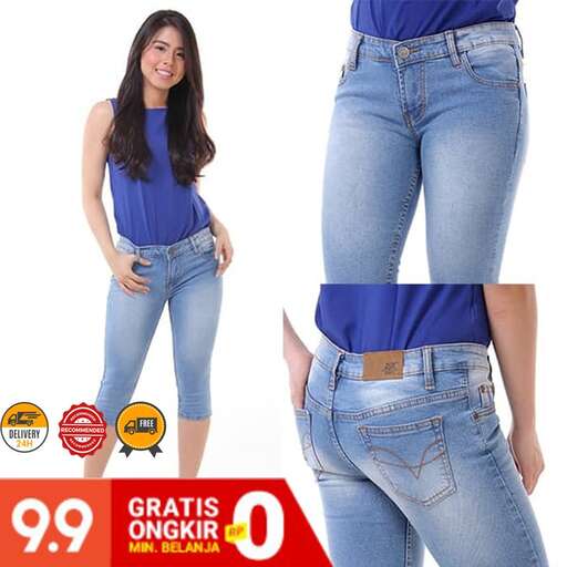 jeans for women : a plus size women