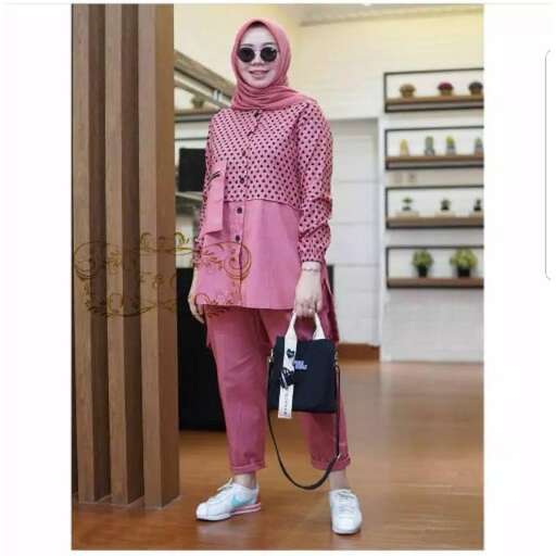 a fashion look featuring pink pants, a black bag and white sneakers.