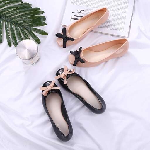 i'm not sure what these shoes are but i love them.