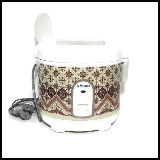 a small crocheted appliance with a mouse in it.