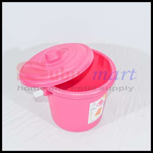 pink plastic bucket with lid and lid in pink