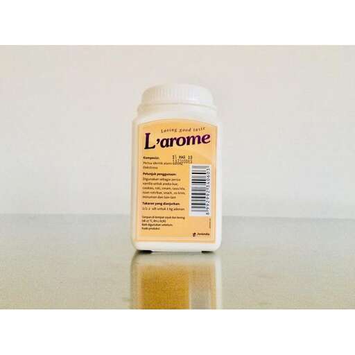 the label on the bottle is a solid yellow.