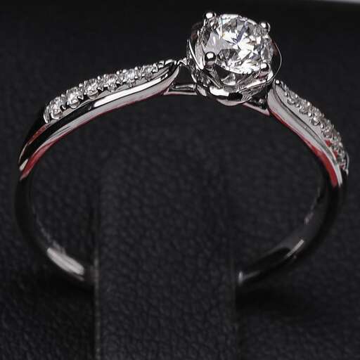 a diamond ring with a diamond.
