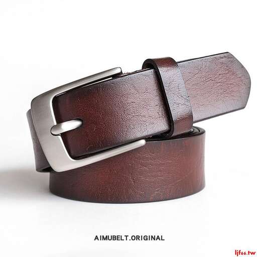 a leather belt made of leather.