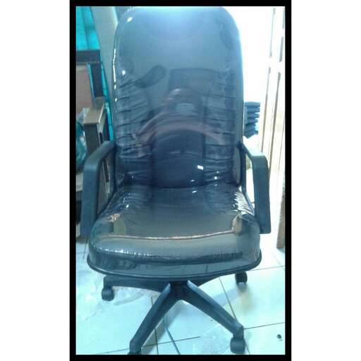 a black office chair with a black back.