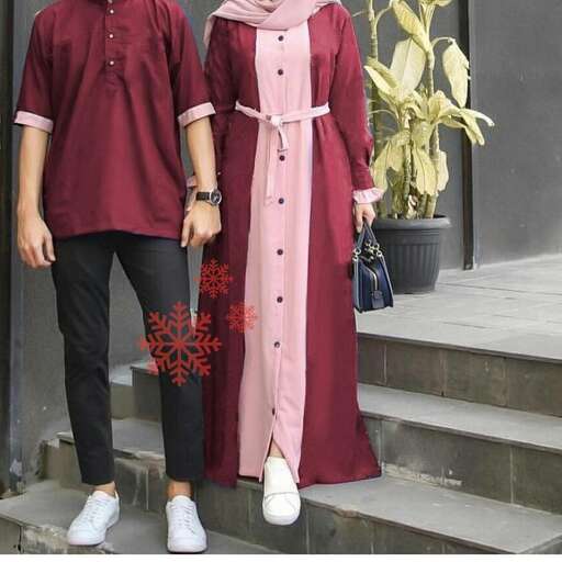 a couple of young men in traditional clothing.